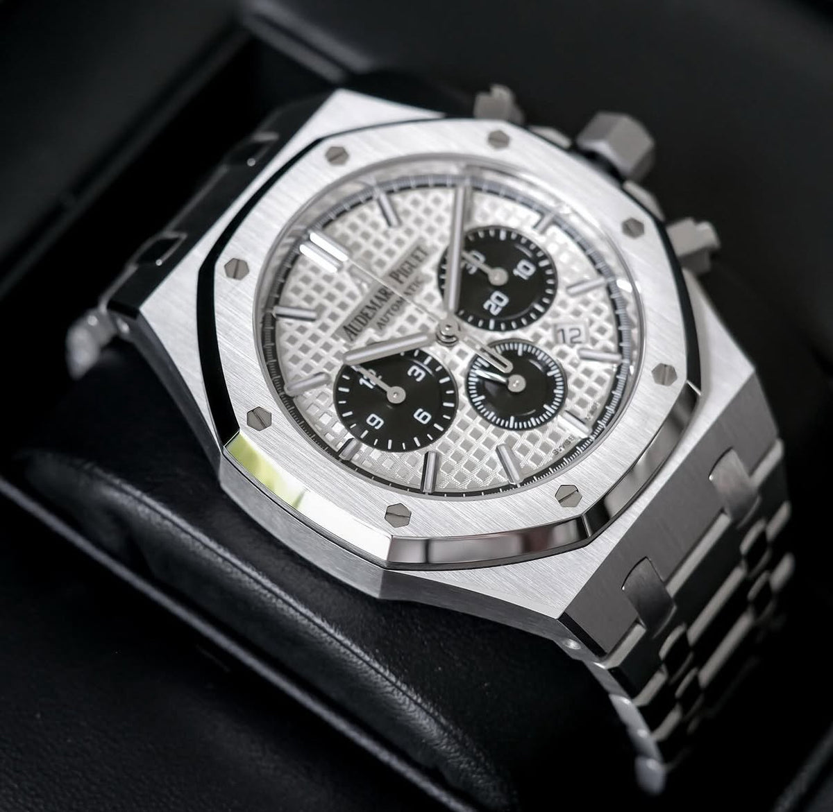 Audemars Piguet Royal Oak Chronograph Panda ( AP PANDA )