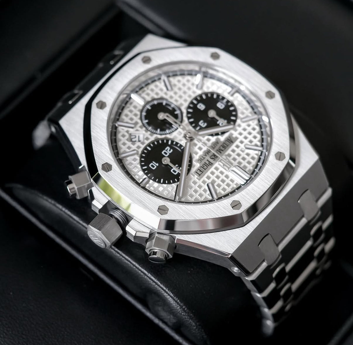 Audemars Piguet Royal Oak Chronograph Panda ( AP PANDA )