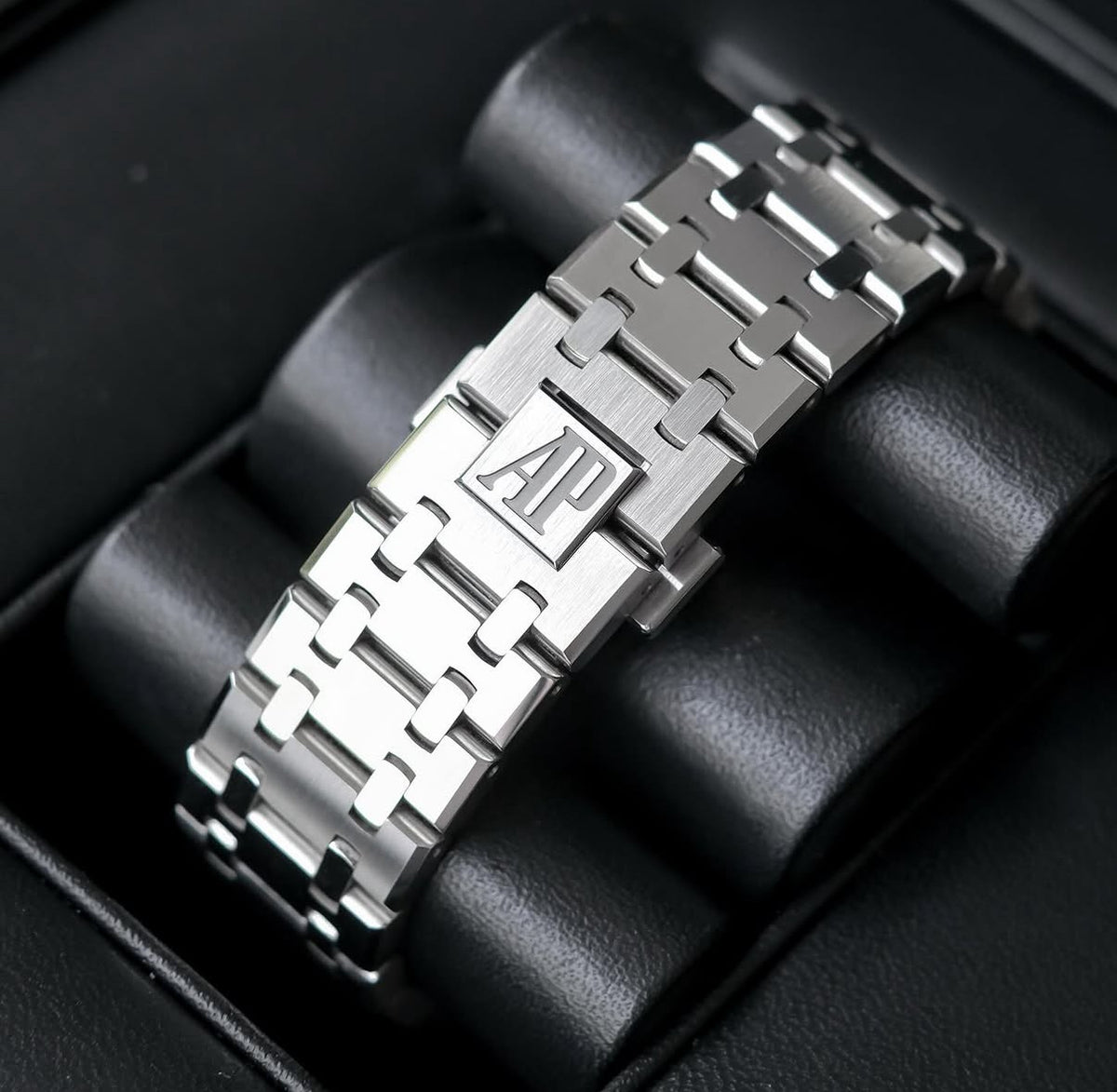 Audemars Piguet Royal Oak Chronograph Panda ( AP PANDA )