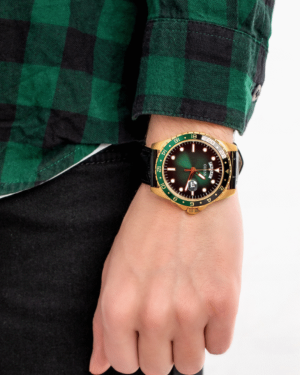 La montre GUESS GW0668L2 pour femme, issue de la collection Mod ID, combine élégance contemporaine et fonctionnalité raffinée. - 2025-06-03T182540.205 Guess Leather Analog Green Dial Men’s Watch Ref : GW0221G1