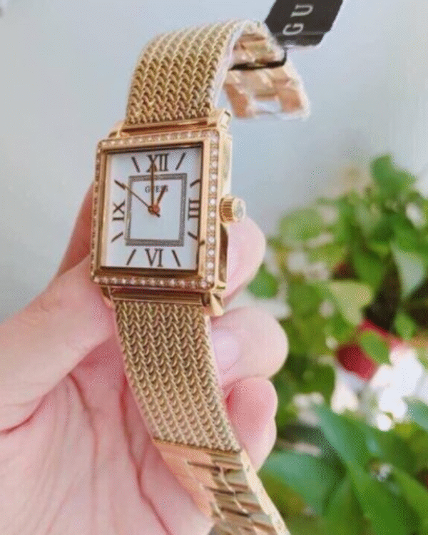La montre GUESS GW0668L2 pour femme, issue de la collection Mod ID, combine élégance contemporaine et fonctionnalité raffinée. - 2025-06-09T045218.292 Montre Guess W0826L2