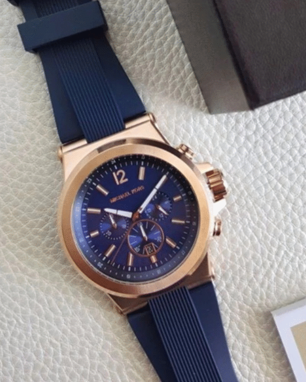 La montre GUESS GW0668L2 pour femme, issue de la collection Mod ID, combine élégance contemporaine et fonctionnalité raffinée. - 2025-08-12T053600.882 Michael Kors Dylan montre homme MK8295