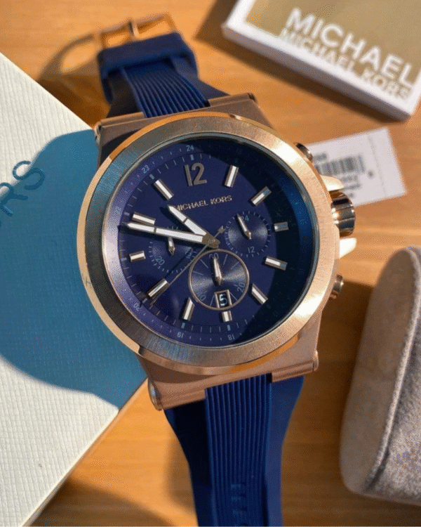 La montre GUESS GW0668L2 pour femme, issue de la collection Mod ID, combine élégance contemporaine et fonctionnalité raffinée. - 2025-08-12T053623.218 Michael Kors Dylan montre homme MK8295
