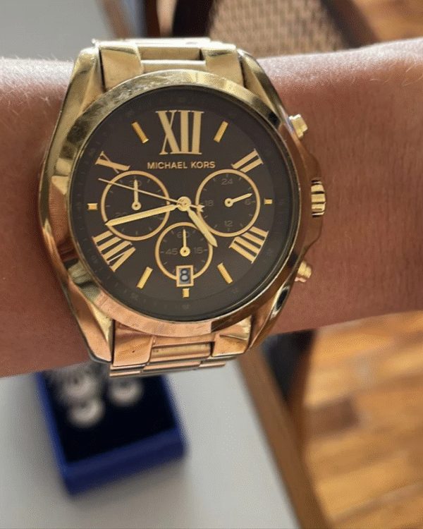 La montre GUESS GW0668L2 pour femme, issue de la collection Mod ID, combine élégance contemporaine et fonctionnalité raffinée. - 2025-08-12T055849.187 Michael Kors Bradshaw montre homme MK5502