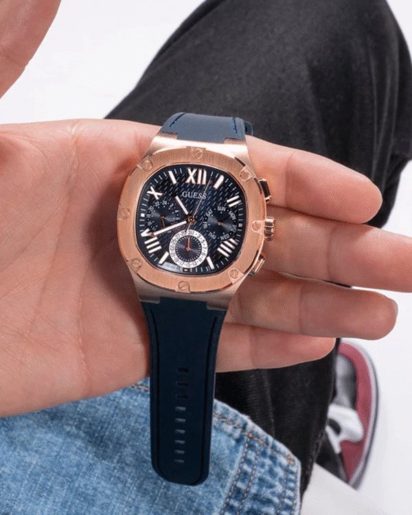 La montre GUESS GW0668L2 pour femme, issue de la collection Mod ID, combine élégance contemporaine et fonctionnalité raffinée. (50) GUESS Mens Burgundy Gunmetal Multi-function Watch GW0571G2