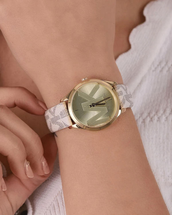 La montre GUESS GW0668L2 pour femme, issue de la collection Mod ID, combine élégance contemporaine et fonctionnalité raffinée. - 2025-06-02T082109.331 Mini Jaycie Logo and Gold-Tone Watch MK2861