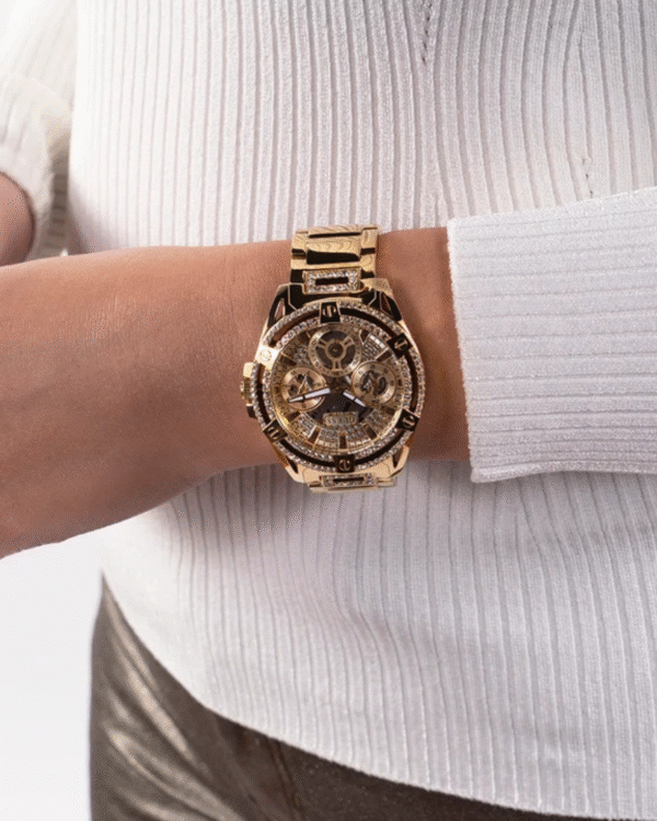 La montre GUESS GW0668L2 pour femme, issue de la collection Mod ID, combine élégance contemporaine et fonctionnalité raffinée. - 2025-06-02T090007.153 Guess GW0464L2 Ladies Queen Gold Watch