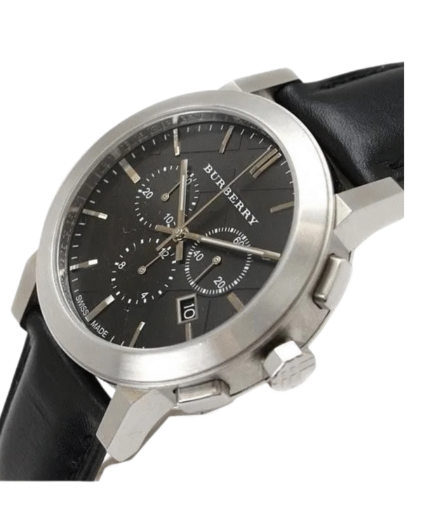 La montre GUESS GW0668L2 pour femme, issue de la collection Mod ID, combine élégance contemporaine et fonctionnalité raffinée. - 2025-06-06T083506.383 Burberry Mens City BU9356 Men's Black Chronograph Silver 42mm Watch