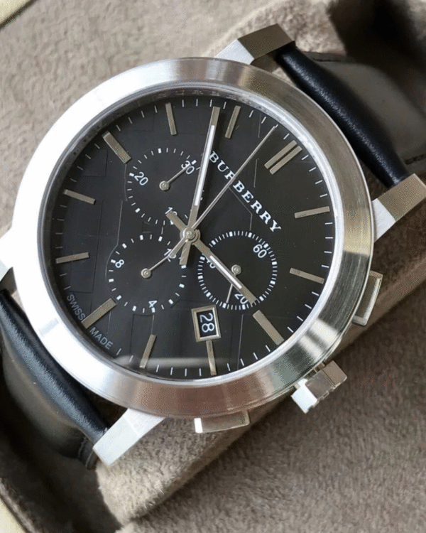 La montre GUESS GW0668L2 pour femme, issue de la collection Mod ID, combine élégance contemporaine et fonctionnalité raffinée. - 2025-06-06T083739.811 Burberry Mens City BU9356 Men's Black Chronograph Silver 42mm Watch