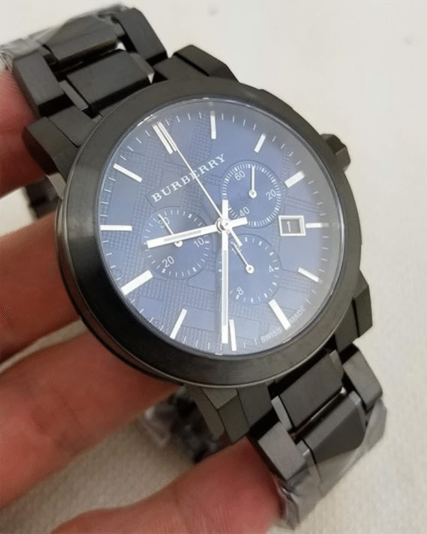 La montre GUESS GW0668L2 pour femme, issue de la collection Mod ID, combine élégance contemporaine et fonctionnalité raffinée. - 2025-06-06T091111.942 Burberry BU9365 Montre Chronographe Hommes
