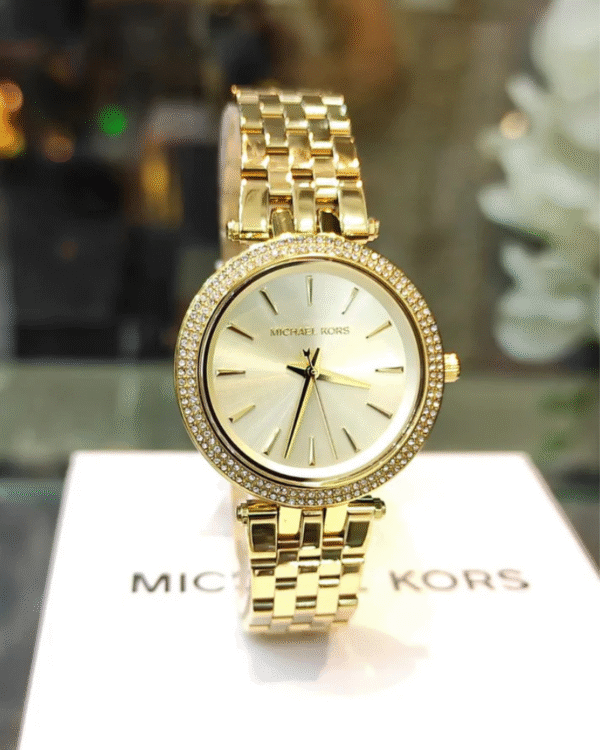 La montre GUESS GW0668L2 pour femme, issue de la collection Mod ID, combine élégance contemporaine et fonctionnalité raffinée. - 2025-06-09T230719.611 Montre Femme Michael Kors Darci MK3430
