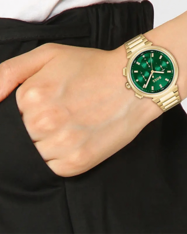 La montre GUESS GW0668L2 pour femme, issue de la collection Mod ID, combine élégance contemporaine et fonctionnalité raffinée. - 2025-06-14T173948.772 Montre BOSS Femme 1502679 – Sport Lux One Métal Doré Élégante