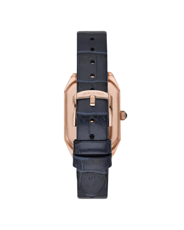 La montre GUESS GW0668L2 pour femme, issue de la collection Mod ID, combine élégance contemporaine et fonctionnalité raffinée. - 2025-06-24T060005.136 Montre Femme Emporio Armani Gioia AR11426 – Acier Or Rose & Cadran Nacre Bleu 24 mm