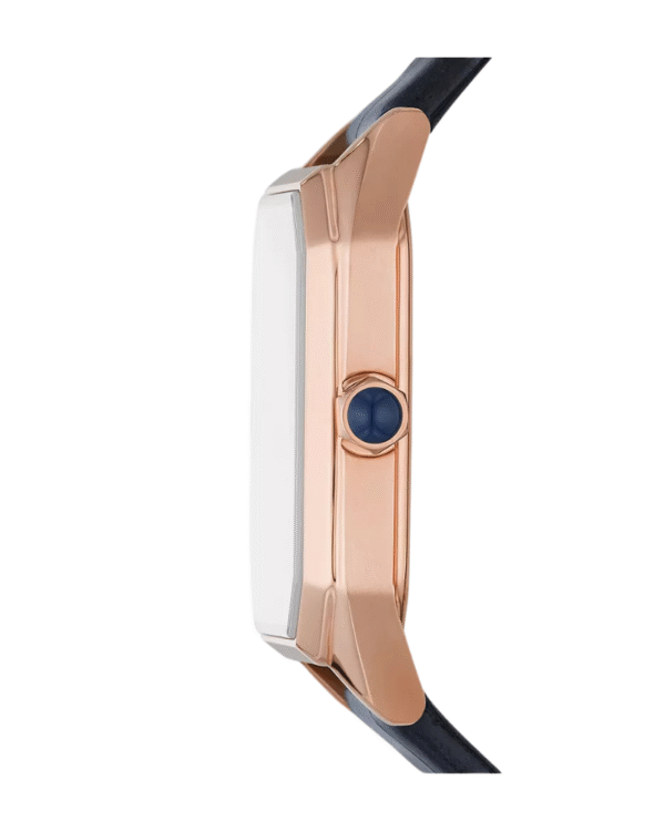La montre GUESS GW0668L2 pour femme, issue de la collection Mod ID, combine élégance contemporaine et fonctionnalité raffinée. - 2025-06-24T060044.571 Montre Femme Emporio Armani Gioia AR11426 – Acier Or Rose & Cadran Nacre Bleu 24 mm