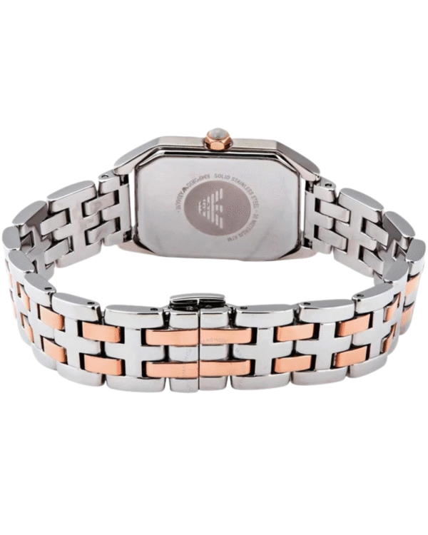 La montre GUESS GW0668L2 pour femme, issue de la collection Mod ID, combine élégance contemporaine et fonctionnalité raffinée. - 2025-06-24T173232.613 Emporio Armani AR11146 – Montre Femme Giola Crystal 24×36 mm Acier Bicolore