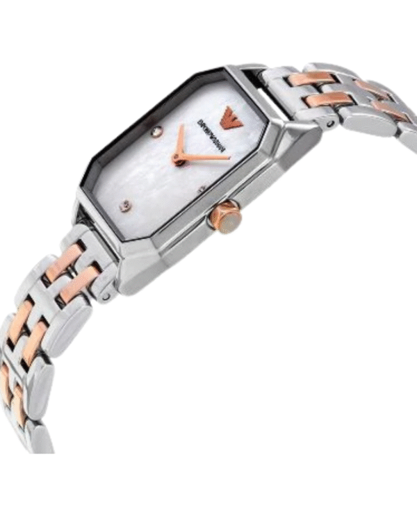 La montre GUESS GW0668L2 pour femme, issue de la collection Mod ID, combine élégance contemporaine et fonctionnalité raffinée. - 2025-06-24T173311.280 Emporio Armani AR11146 – Montre Femme Giola Crystal 24×36 mm Acier Bicolore