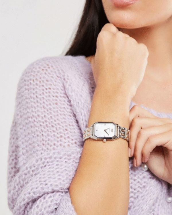 La montre GUESS GW0668L2 pour femme, issue de la collection Mod ID, combine élégance contemporaine et fonctionnalité raffinée. - 2025-06-24T174221.188 Emporio Armani AR11146 – Montre Femme Giola Crystal 24×36 mm Acier Bicolore