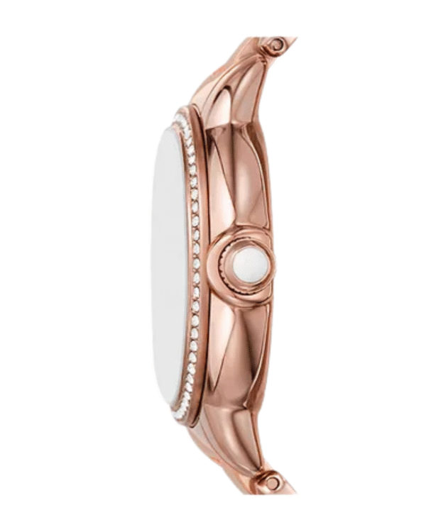 La montre GUESS GW0668L2 pour femme, issue de la collection Mod ID, combine élégance contemporaine et fonctionnalité raffinée. - 2025-06-24T181212.409 Emporio Armani AR11633 – Montre Femme 32 mm acier or rose, cadran argenté cristaux