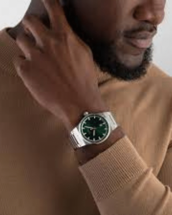 La montre GUESS GW0668L2 pour femme, issue de la collection Mod ID, combine élégance contemporaine et fonctionnalité raffinée. - 2025-06-26T044909.332 Boss Candor 1514079 – Montre Homme Acier 41 mm Vert Quartz
