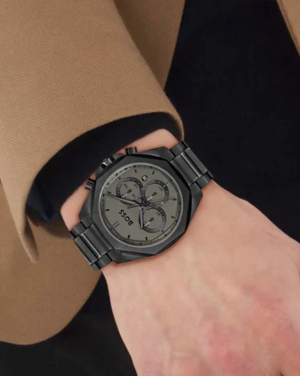 La montre GUESS GW0668L2 pour femme, issue de la collection Mod ID, combine élégance contemporaine et fonctionnalité raffinée. - 2025-06-26T053039.649 Hugo Boss Cloud 1514016 – Montre Homme Chronographe Quartz 42 mm Acier Noir