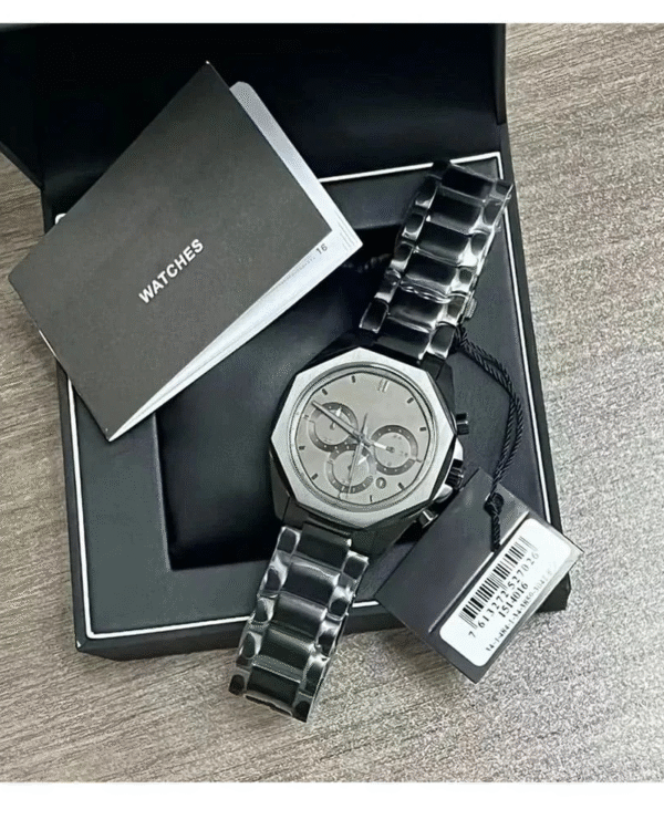 La montre GUESS GW0668L2 pour femme, issue de la collection Mod ID, combine élégance contemporaine et fonctionnalité raffinée. - 2025-06-26T053133.023 Hugo Boss Cloud 1514016 – Montre Homme Chronographe Quartz 42 mm Acier Noir
