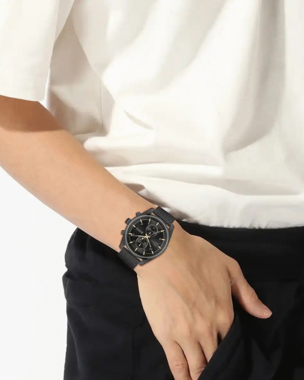 La montre GUESS GW0668L2 pour femme, issue de la collection Mod ID, combine élégance contemporaine et fonctionnalité raffinée. - 2025-06-28T180225.914 Montre homme Hugo Boss Skytraveller 1514150 – Chronographe noir 44 mm, bracelet acier PVD noir