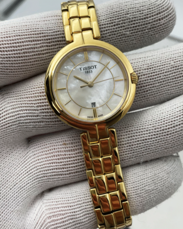 La montre GUESS GW0668L2 pour femme, issue de la collection Mod ID, combine élégance contemporaine et fonctionnalité raffinée. - 2025-06-30T095533.042 Tissot T‑Lady Flamingo – Montre Femme Quartz – Or PVD & Cadran Nacre – Ø 26 mm (T094.210.33.111.00)
