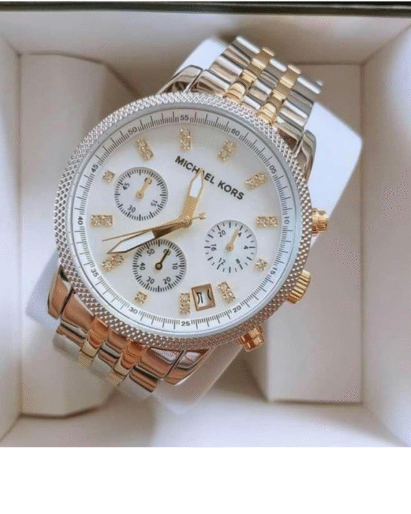 La montre GUESS GW0668L2 pour femme, issue de la collection Mod ID, combine élégance contemporaine et fonctionnalité raffinée. - 2025-07-08T173920.307 Montre Michael Kors Femme MK5057 – Chronographe Bicolore en Acier Inoxydable avec Cadran en Nacre