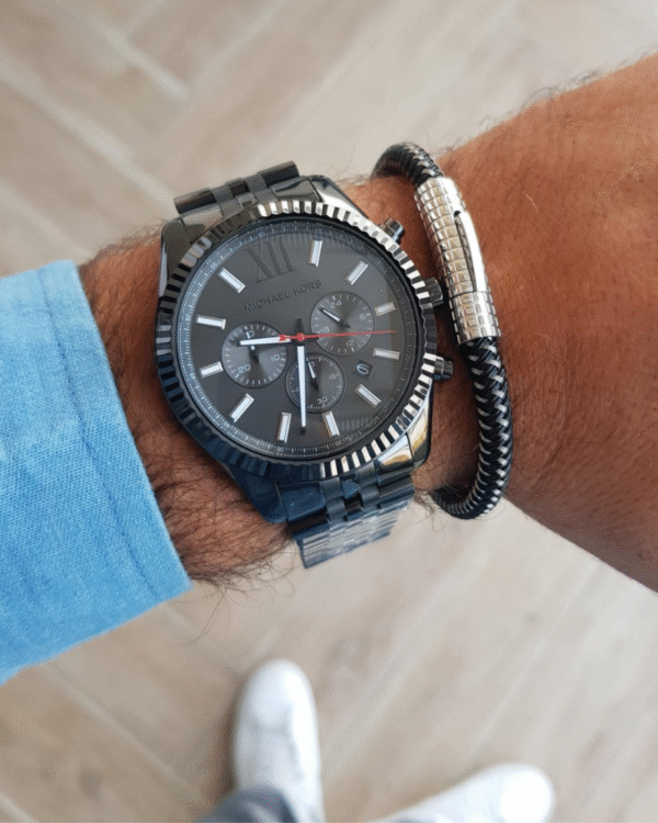 La montre GUESS GW0668L2 pour femme, issue de la collection Mod ID, combine élégance contemporaine et fonctionnalité raffinée. - 2025-08-25T182636.954 Montre Homme Michael Kors Mk8320