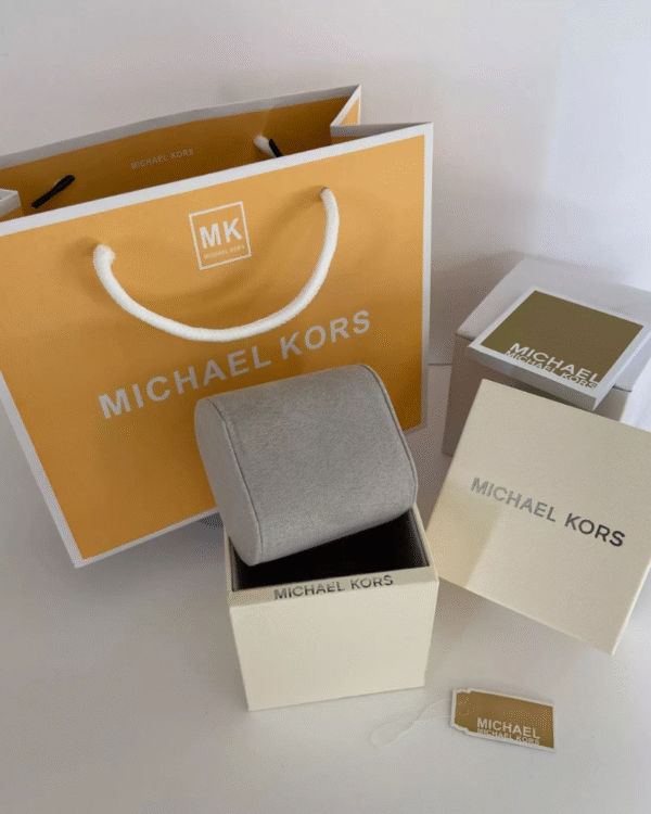 La montre GUESS GW0668L2 pour femme, issue de la collection Mod ID, combine élégance contemporaine et fonctionnalité raffinée. - 2025-08-27T044436.476 Montre Homme Michael Kors Mk8320